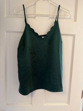Skies Are Blue Scalloped V-Neck Cami Tank Top - Emerald Green